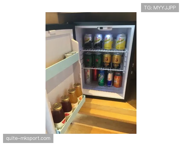 杨威家的冰箱里居然塞满了能量胶，连牛奶都没地方放