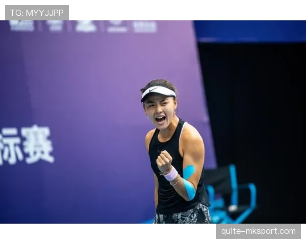 袁悦训练完直接拎着爱马仕去吃路边摊? 袁悦训练完直接拎着爱马仕去吃路边摊?